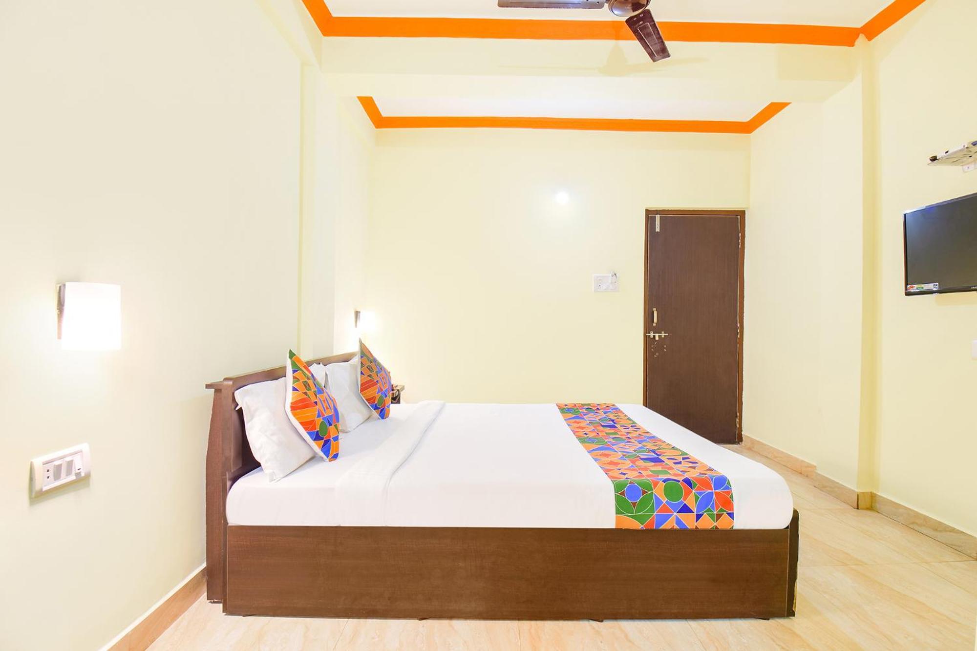 Hotel Fabexpress Shanel Beachside - Tito's Lane, Baga