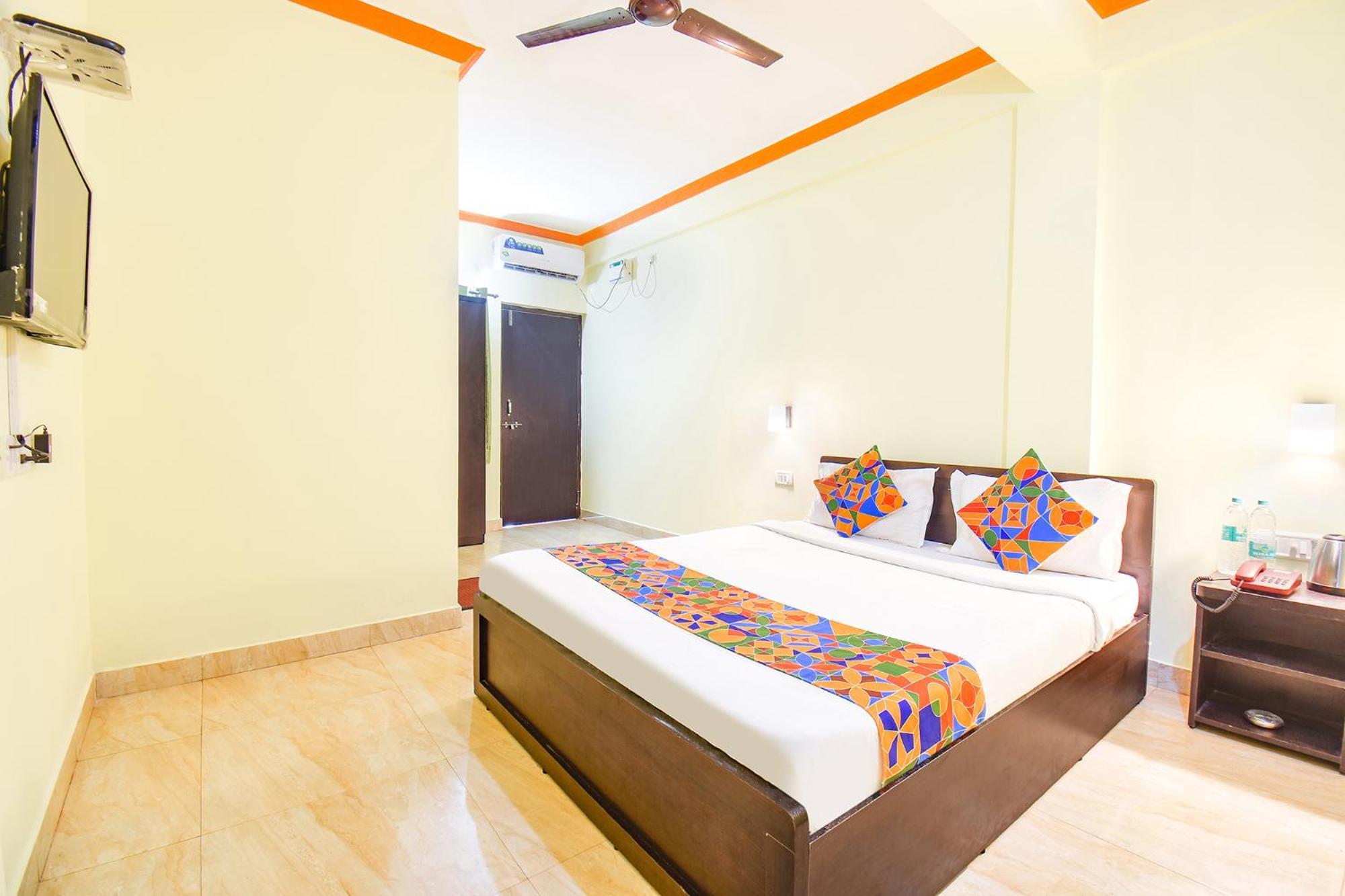 Hotel Fabexpress Shanel Beachside - Tito's Lane,